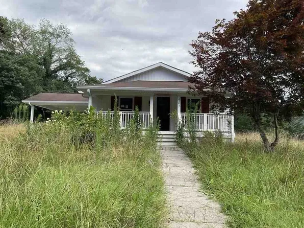 407 Maple St, Harriman, TN 37748