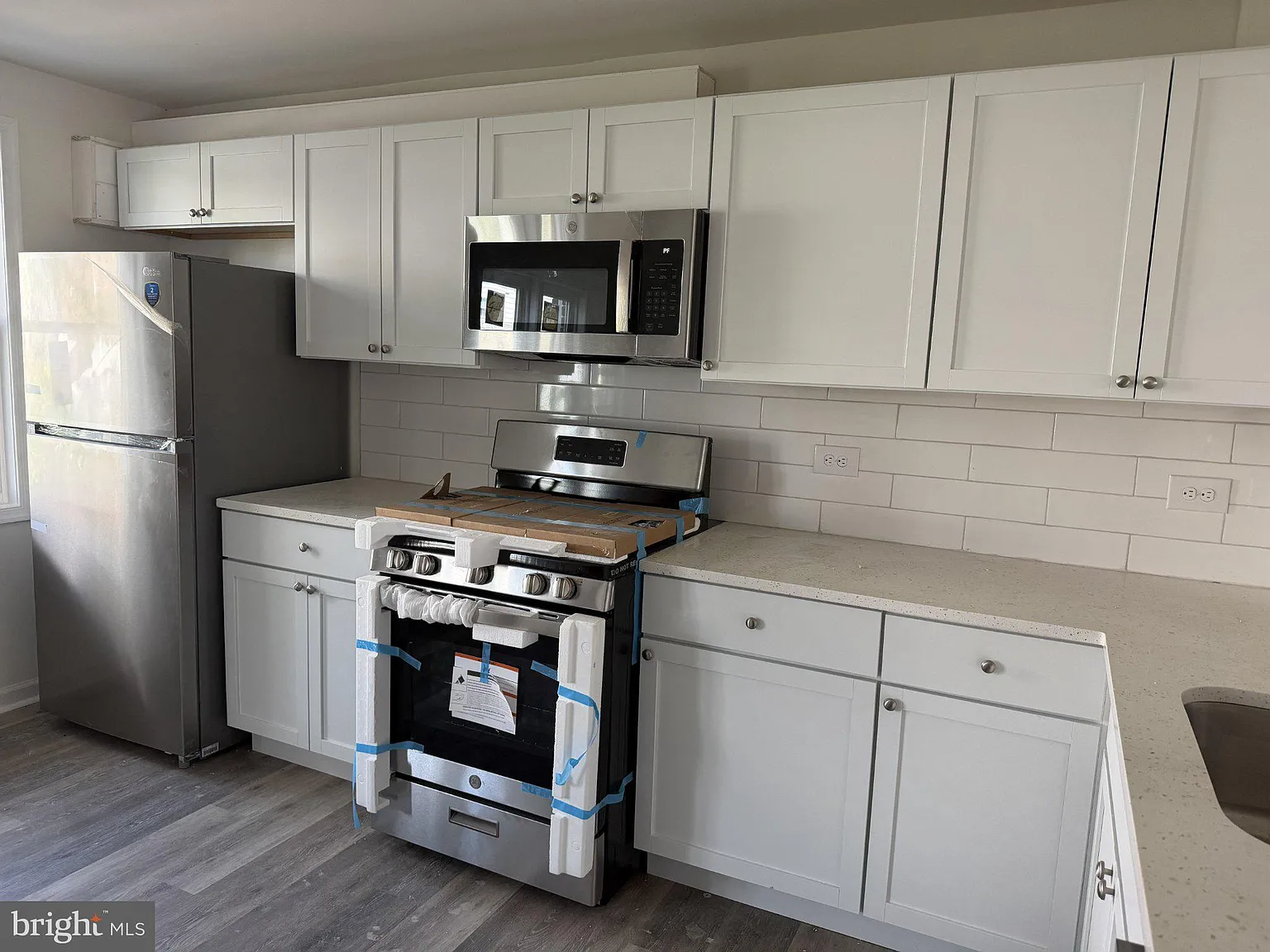 3 bed, 2.5 bath, 1402 sqft, $2,400 — Photo 2