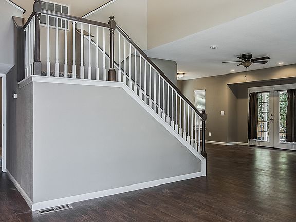 5th image of 808 N Hobson Ave