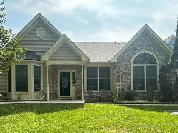 226 Sugarberry Ln, Langhorne, PA 19047