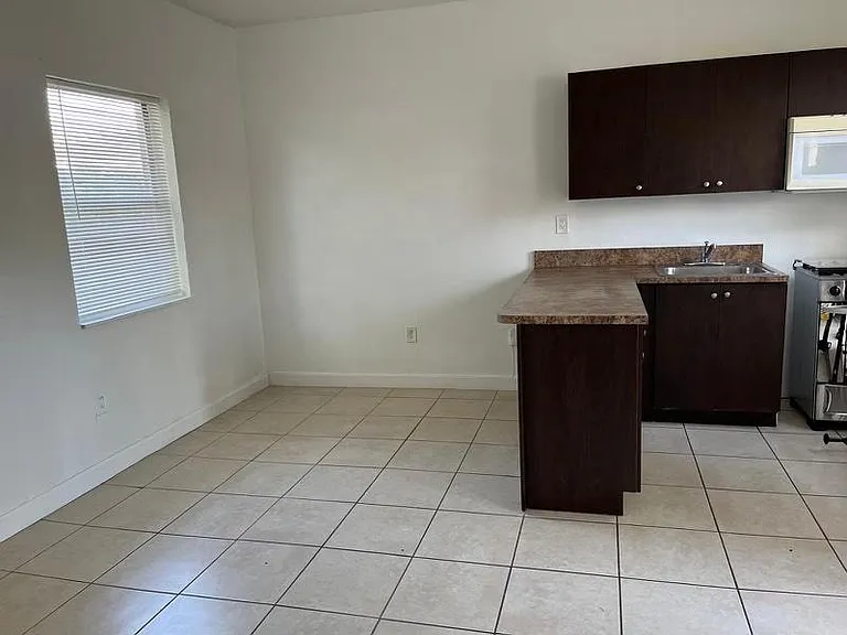 12820 NW 17th Pl — Photo 4