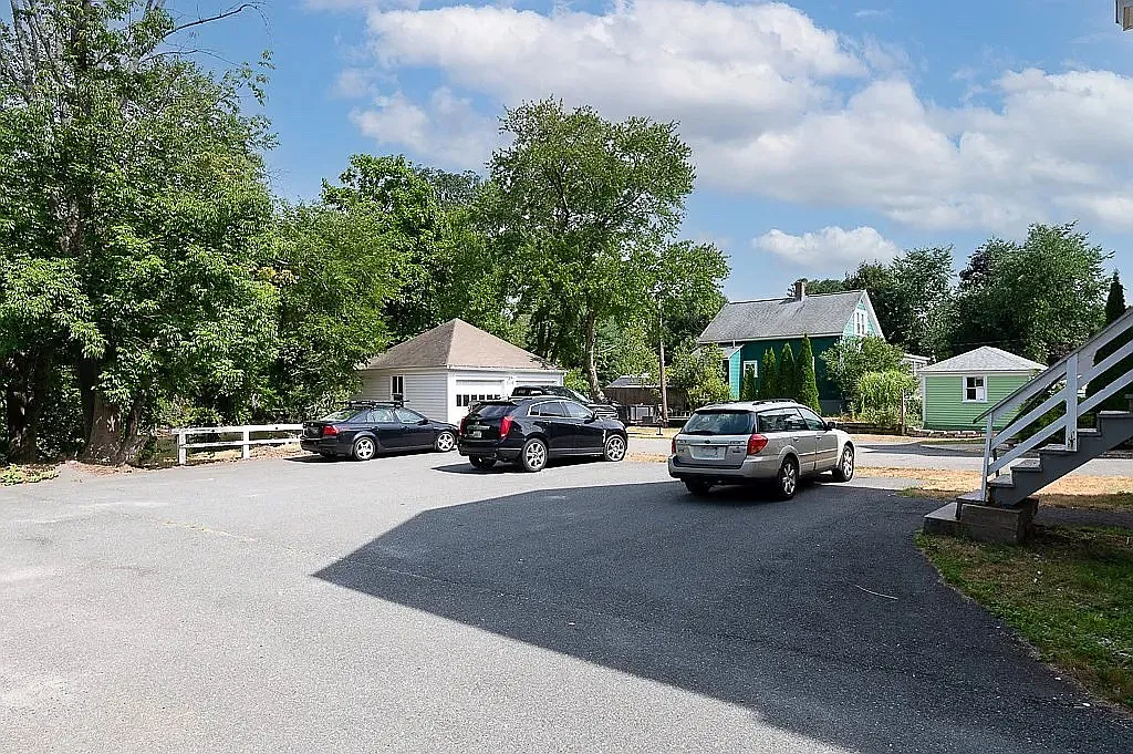 2 bed, 1000 sqft, $2,100 — Photo 2