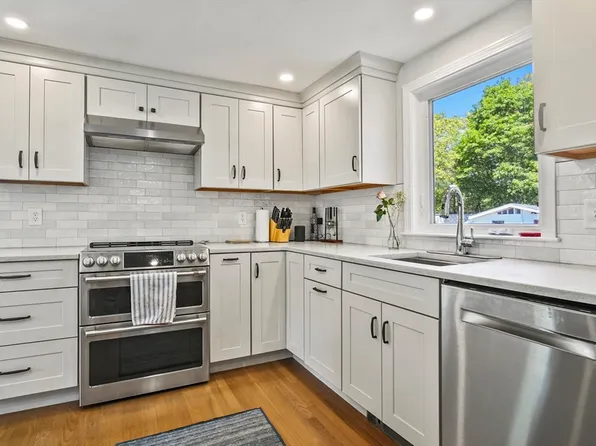 84 Woodcliff Rd, Quincy, MA 02169