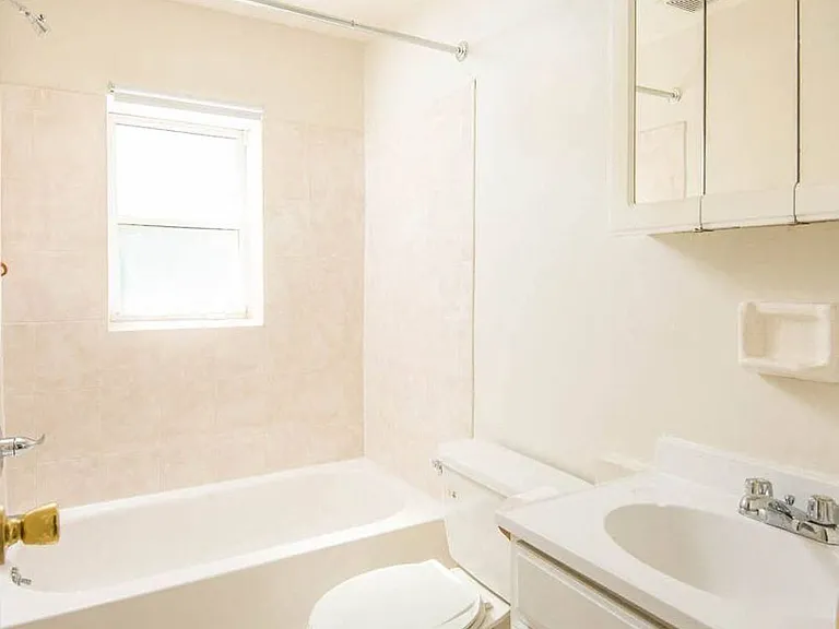 18 Regency Manor Dr — Photo 23