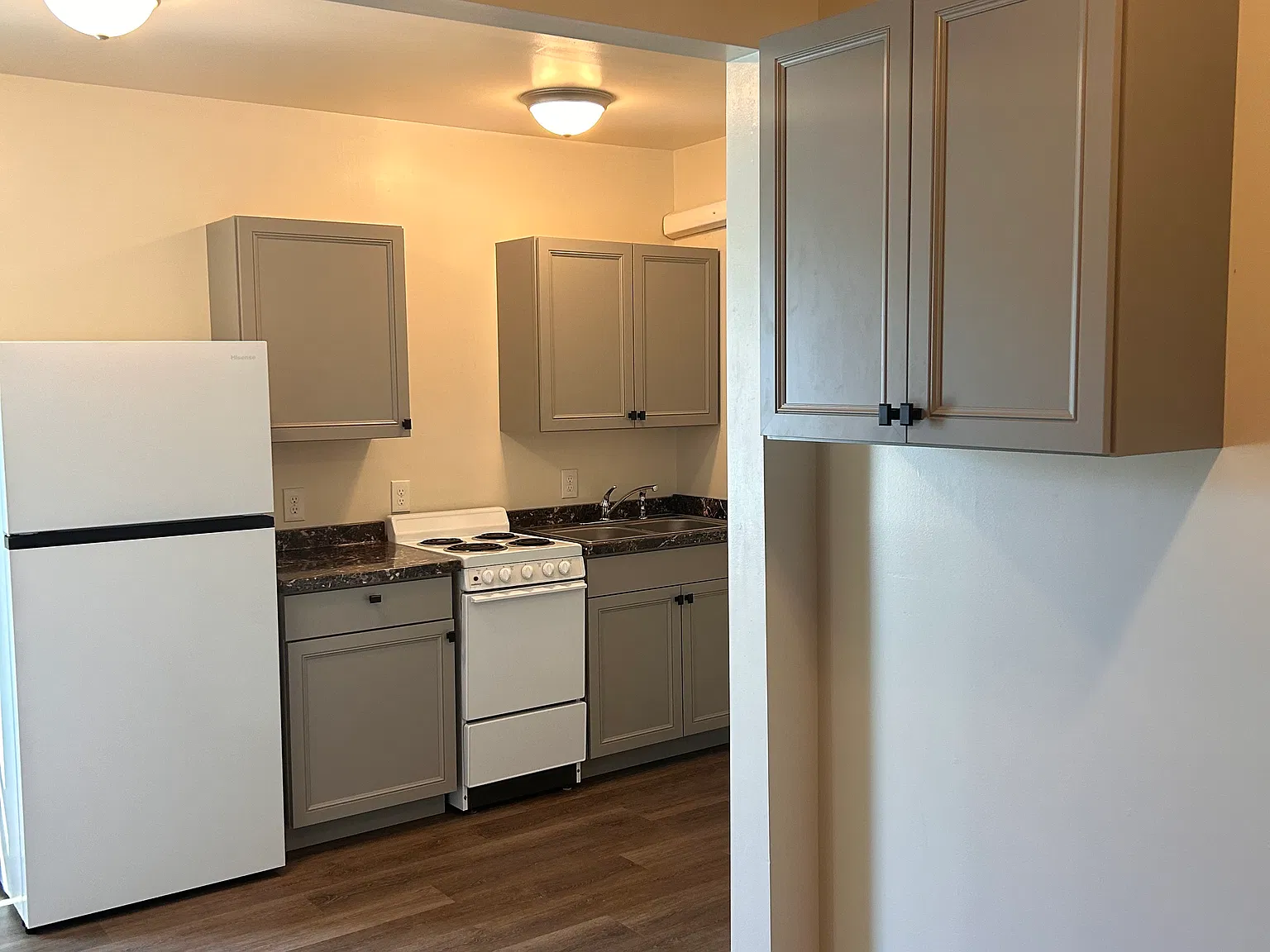 Studio, $785 — Photo 2
