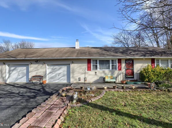 110 Pepper Ave, Enola, PA 17025