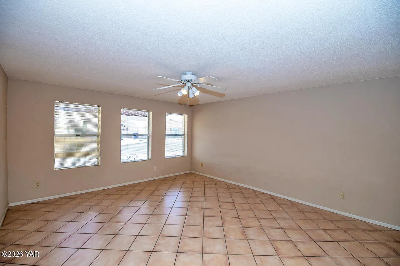 3 bed, 2.0 bath, 1592 sqft, $1,600 — Photo 3