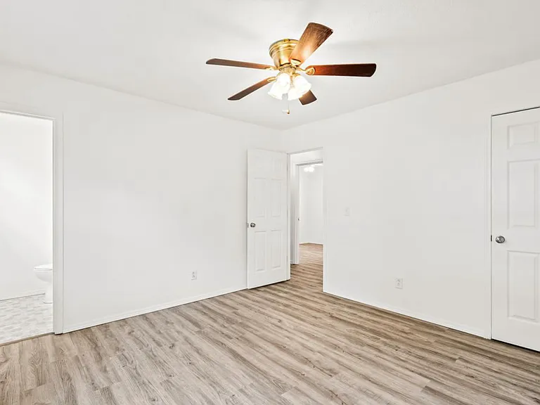 3412 Nottingham Ct — Photo 8