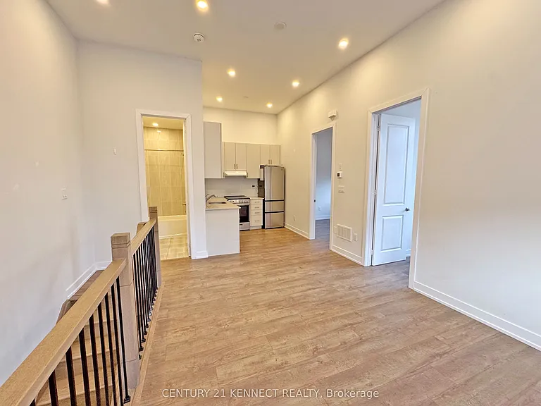 35 Golden Fern St #COACH HOUSE — Photo 12