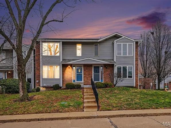 202 King Dr #B, Saint Charles, MO 63303