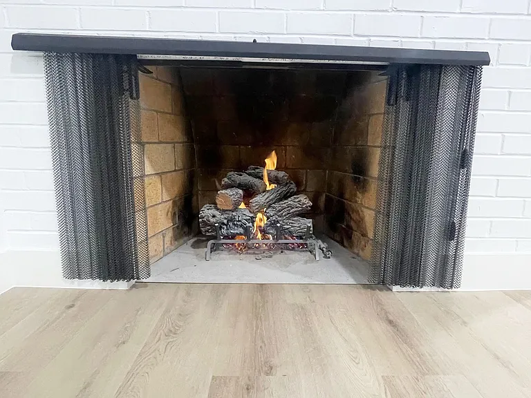 Gas fireplace