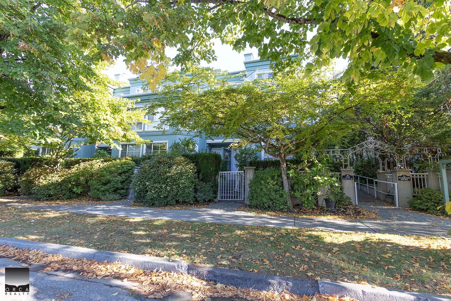 250 W 4th St #301 photo 1