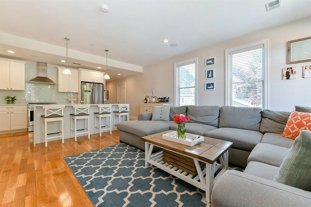 2 bed, 1031 sqft, $4,300 — Photo 2