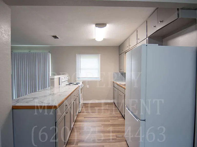 608 Waverly Way — Photo 10