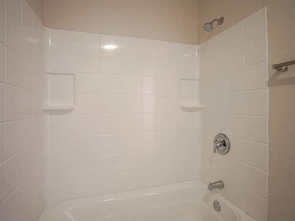 5th image of 5020 Canoncito Pl NW