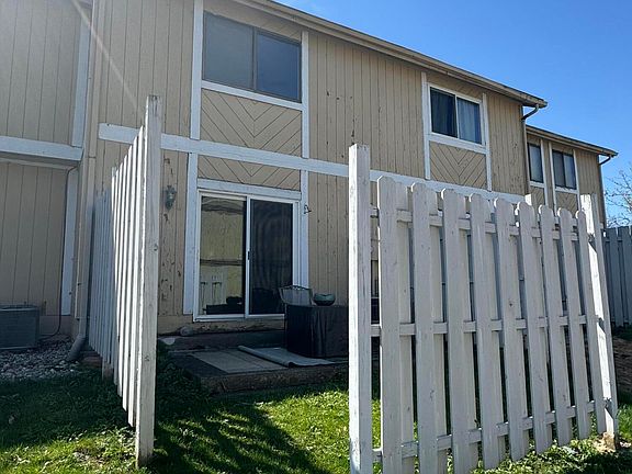 2nd image of 31 Greentree Cir #31