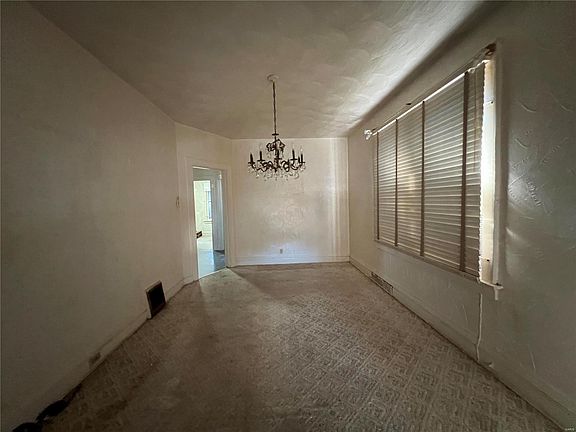 5th image of 4564 Emerson Ave