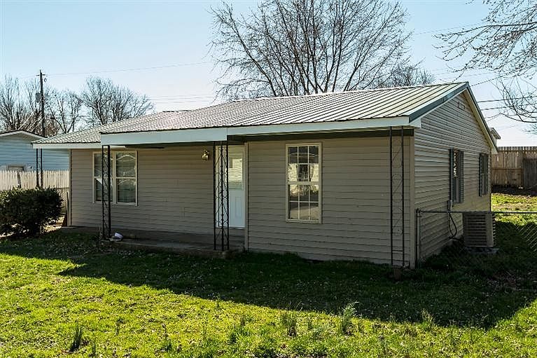 2nd image of 105 Sue Lee Dr