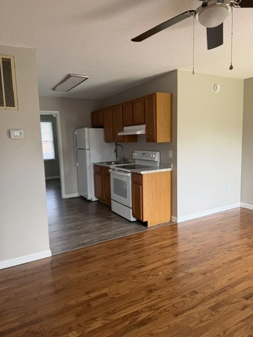 Maple Ridge 1 Bedroom — Photo 4