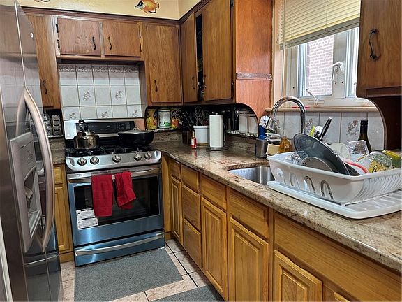 4th image of 536 E 81st St