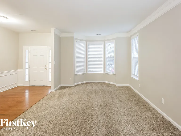 8802 Glenover Cir — Photo 4