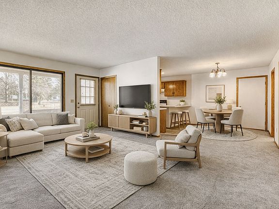 3rd image of 3985 Parkridge Dr