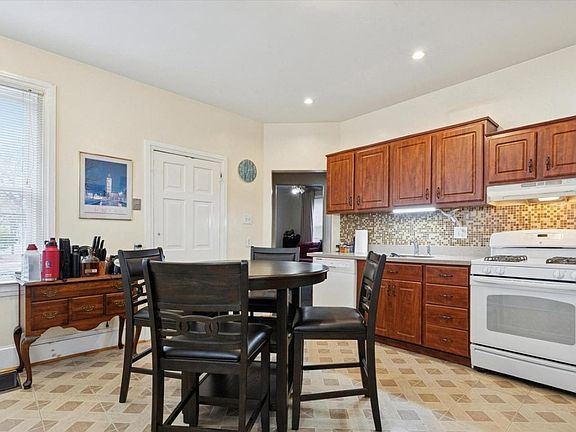 2nd image of 27 S Merion Ave Floor 1