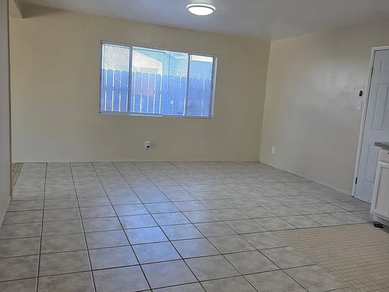 2805 Cambria Ave — Photo 2