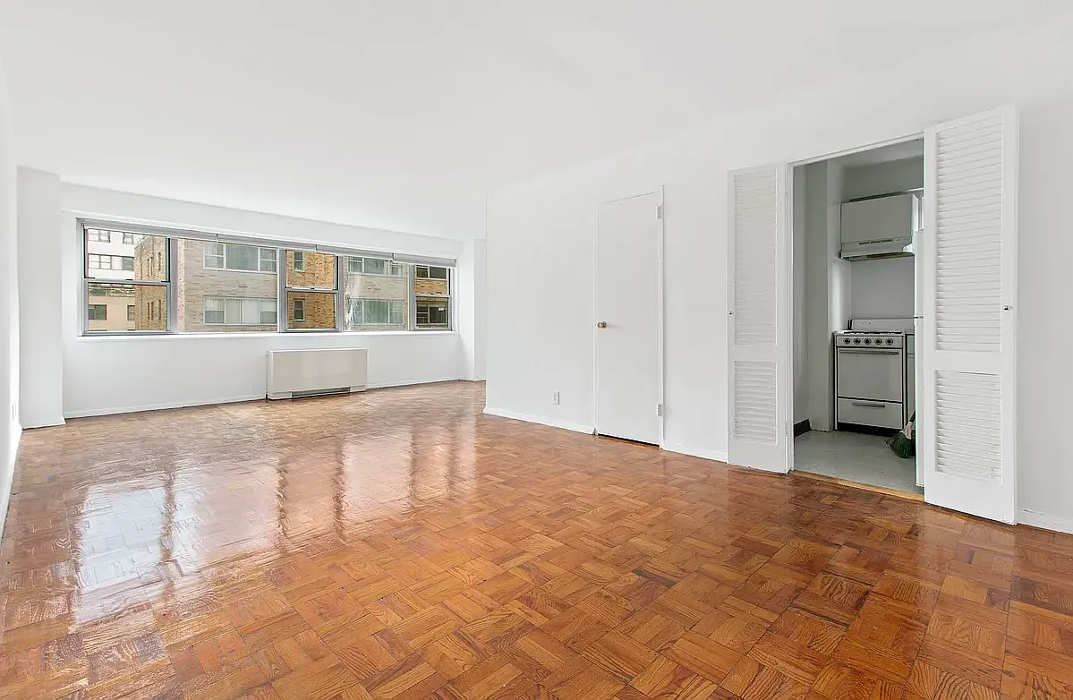 321 East 48th Street — Photo 1