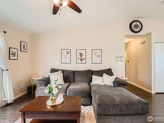 5th image of 4001 48th Avenue NE