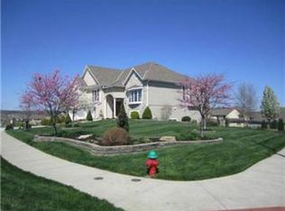 2100 Ridgeview Dr, Leavenworth, KS 66048