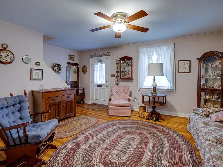 409 Fairview Ave — Photo 4