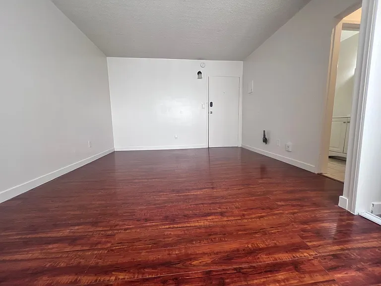 918 S Kenmore Ave #B6 — Photo 4