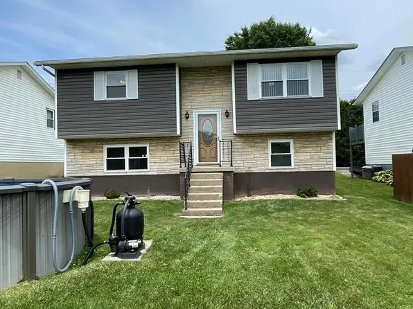 1528 E 9th St, Moundsville, WV 26041