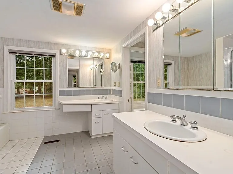 10 Radcliffe Rd — Photo 9