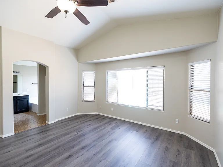 2541 E Silversmith Trl — Photo 21