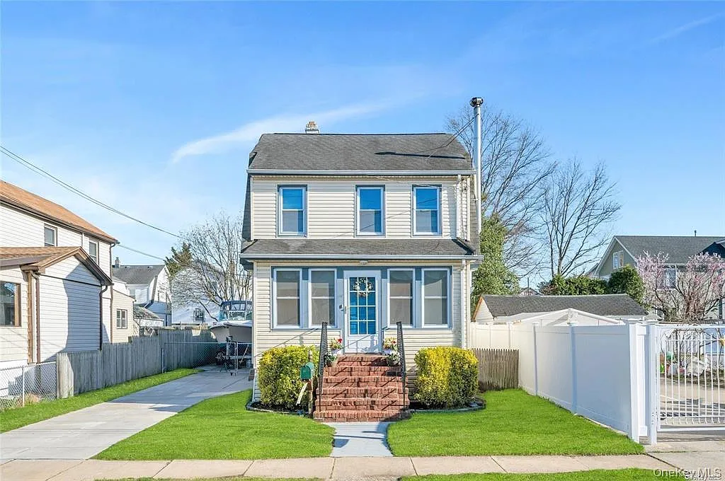 3 bed, 1.0 bath, 1179 sqft, $4,000 — Photo 1