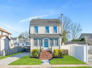 1261 Waverly St, Hewlett, NY 11557