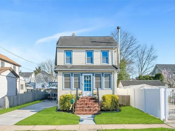 1261 Waverly St, Hewlett, NY 11557