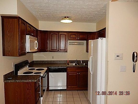 3rd image of 625 Country Club Dr APT D2