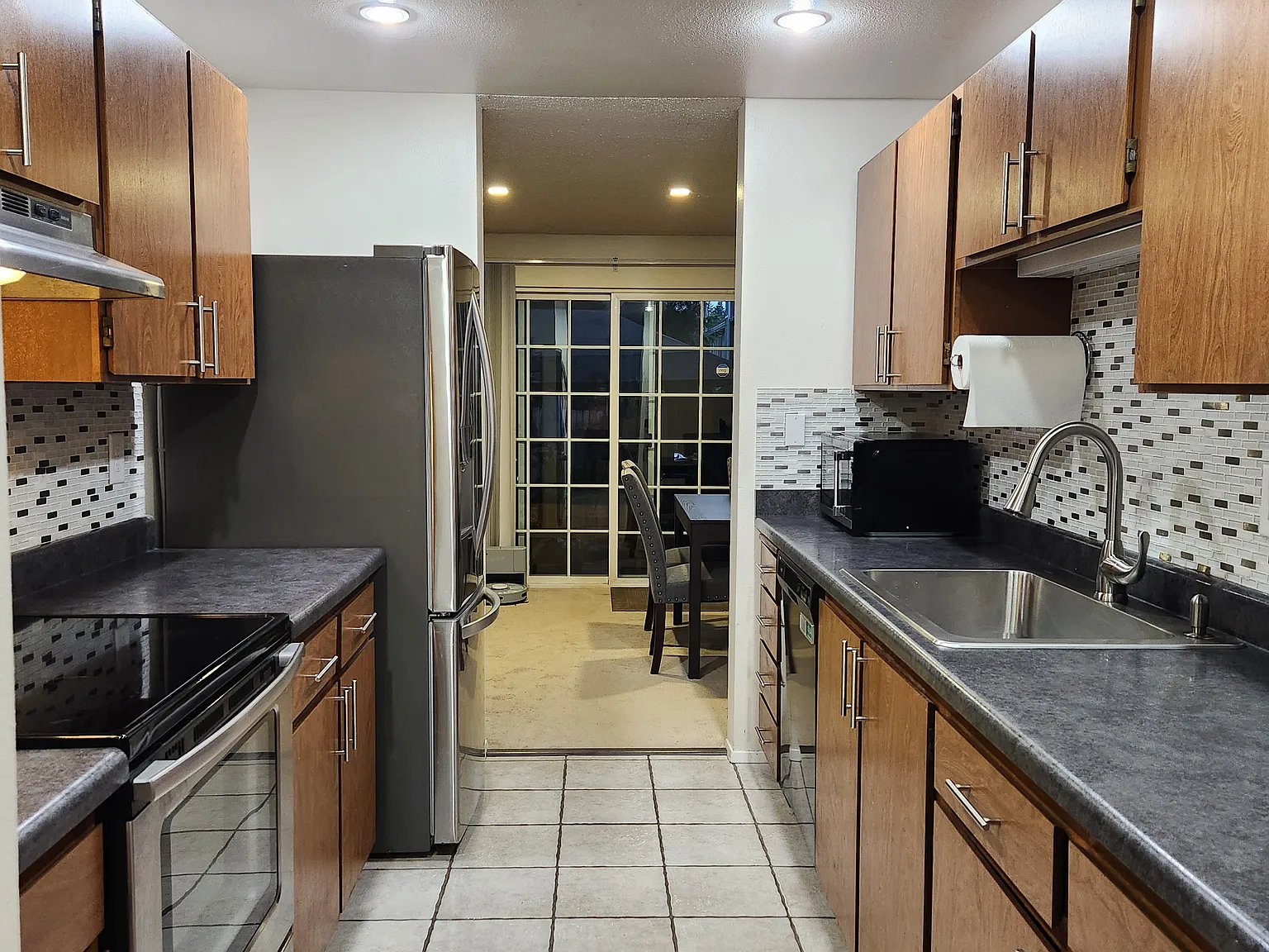 3 bed, 1762 sqft, $3,200 — Photo 2