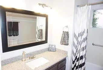 409 E Topeka Dr — Photo 12