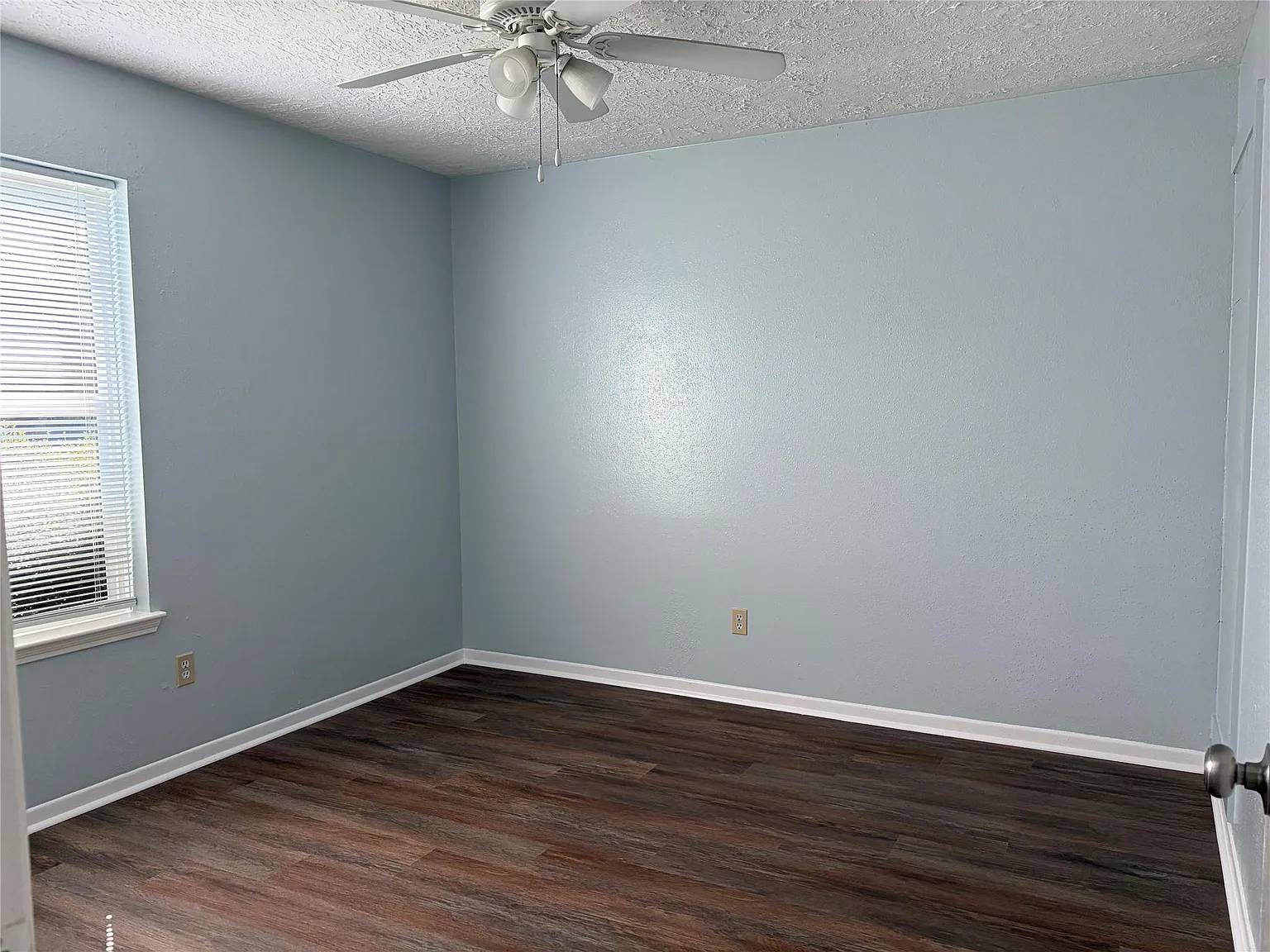 3 bed, 2.0 bath, 1675 sqft, $1,900 — Photo 3