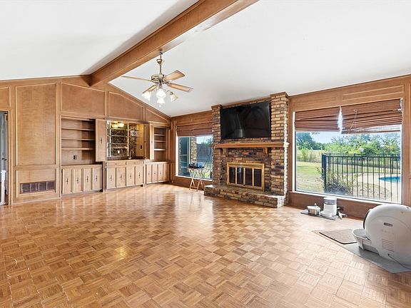 3rd image of 5 Crestview Cir