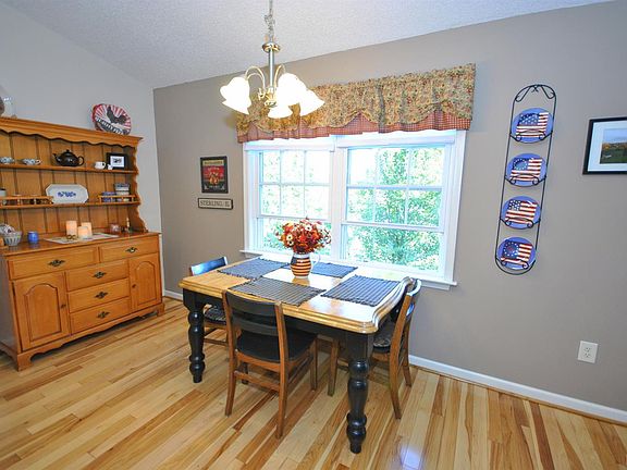 5th image of 209 Russell Springs Dr