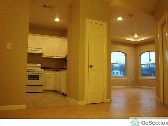 2nd image of 1116 Charles St #A & B