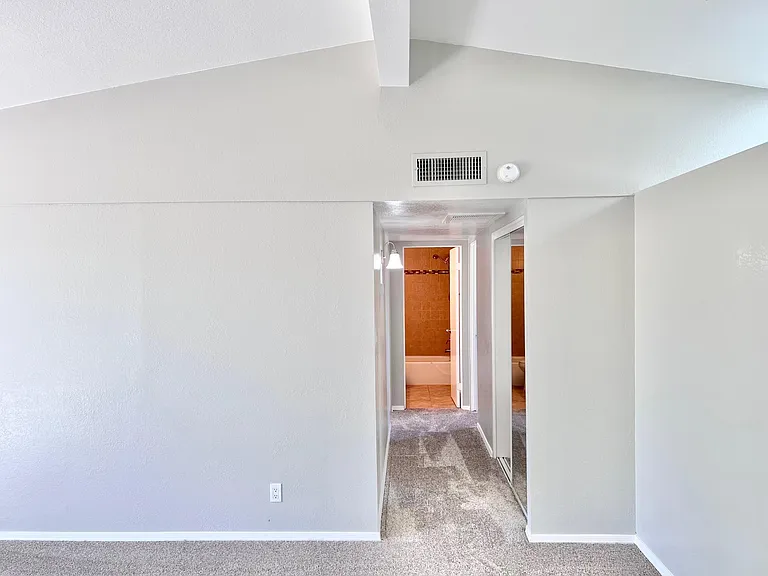 2502 N 46th St #6 — Photo 11