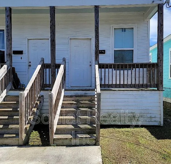 4235 Hollygrove St — Photo 1