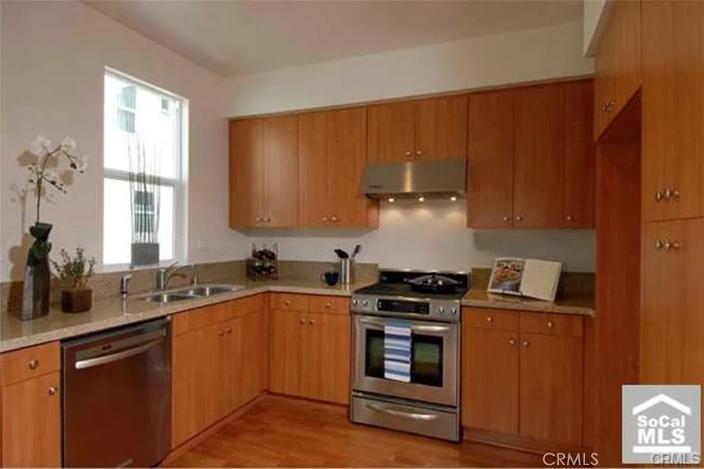 3 bed, 2.5 bath, 2250 sqft, $4,800 — Photo 4