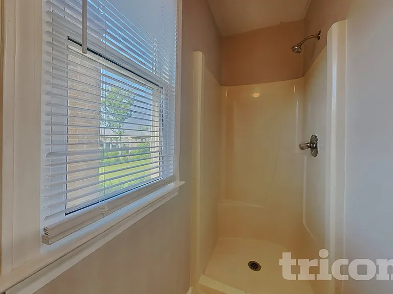405 Ashington Ct — Photo 17